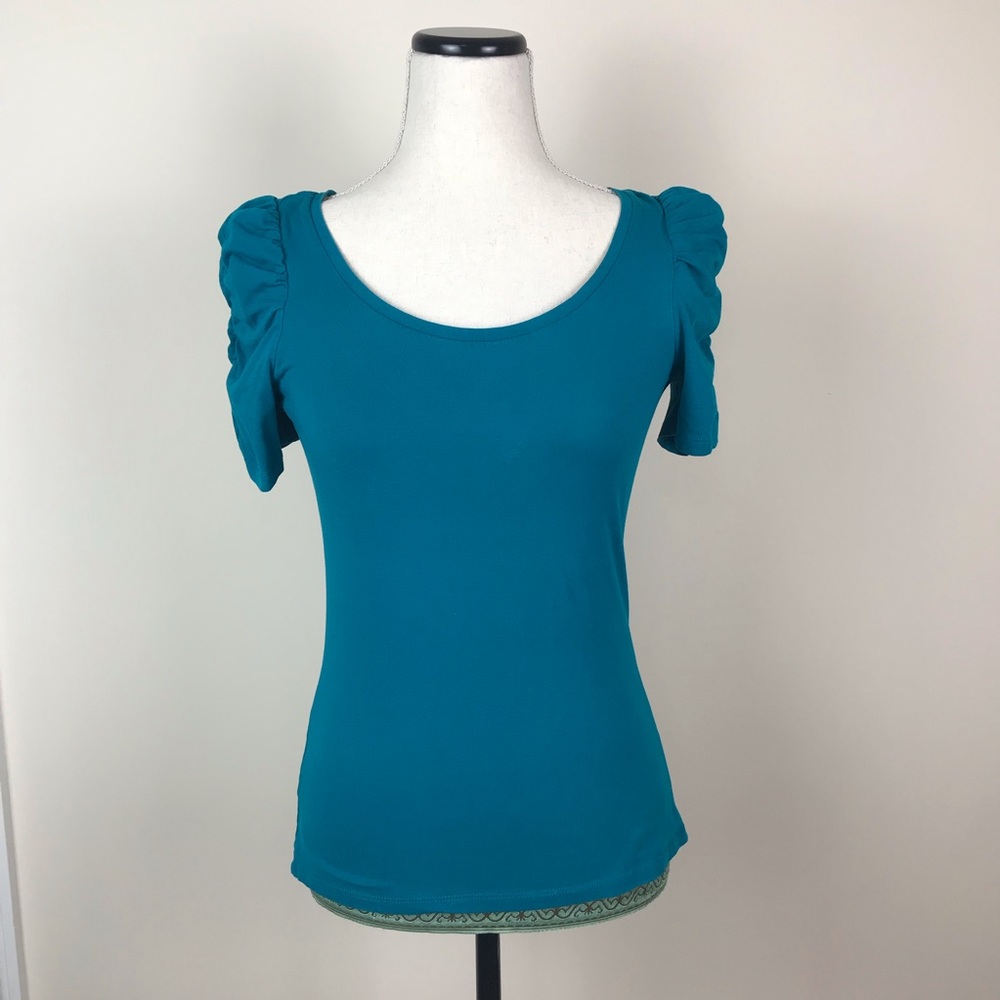 Forever 21 shoulder detailed pop shoulder top